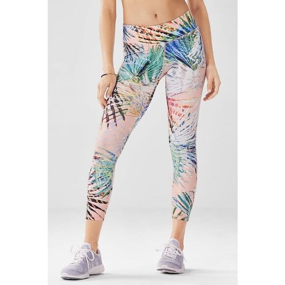 Fabletics Mid-Rise PureLuxe Capri Marbella Print - Plus Size: 1X - Picture 8 of 9
